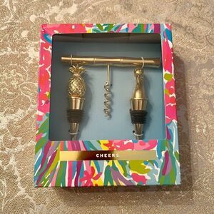NIB Lilly Pulitzer 3 Piece Wine Bottle Bar Set 2 Stoppers & Opener Gold Metallic